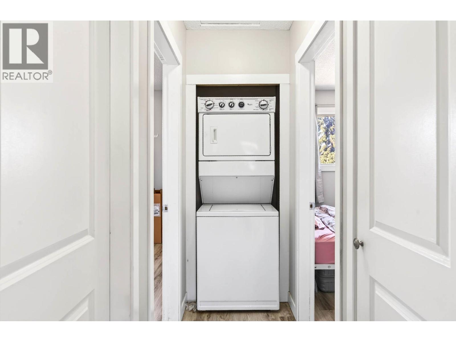 1676 SELWYN ROAD - 10