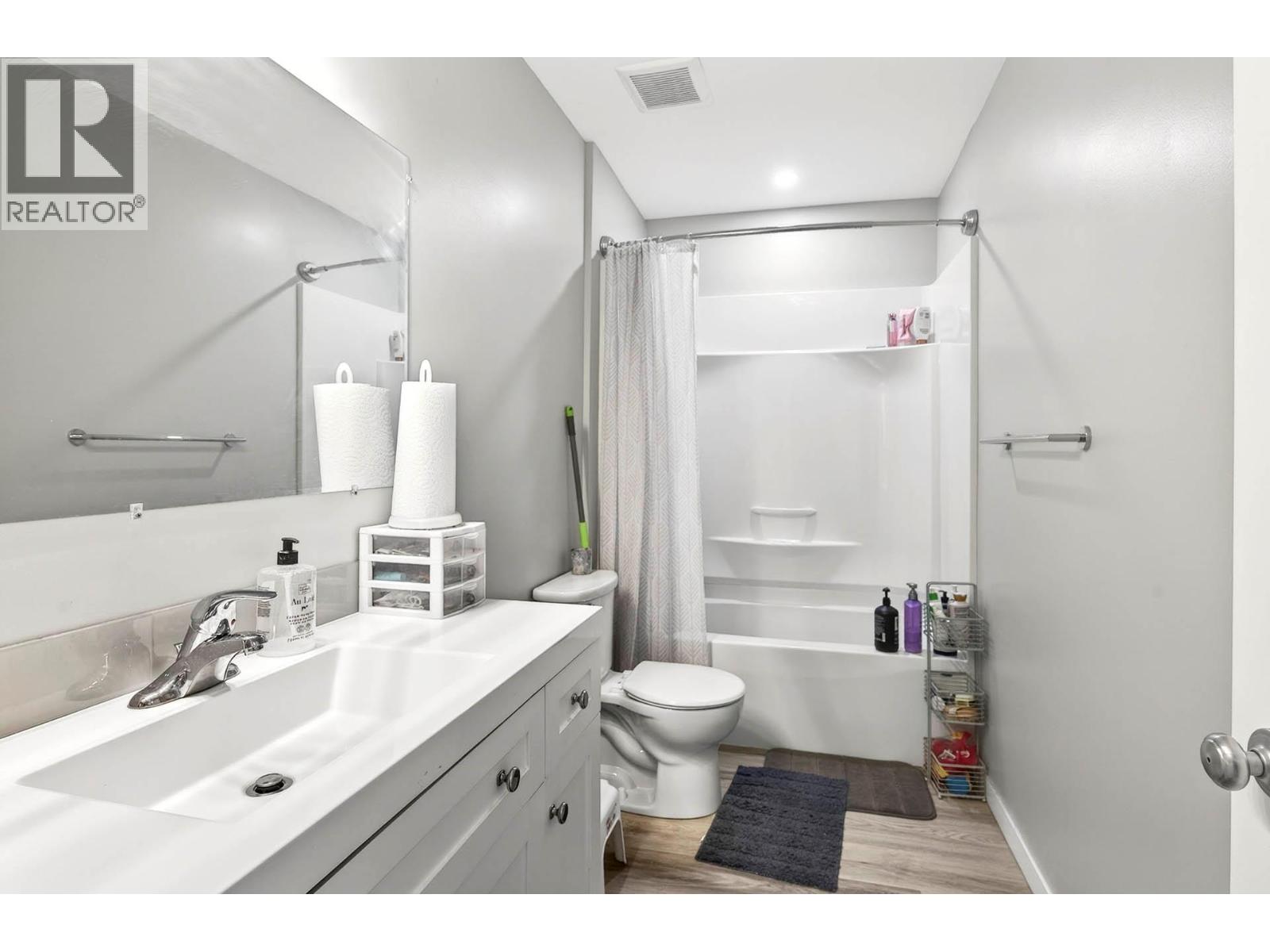 1676 SELWYN ROAD - 11