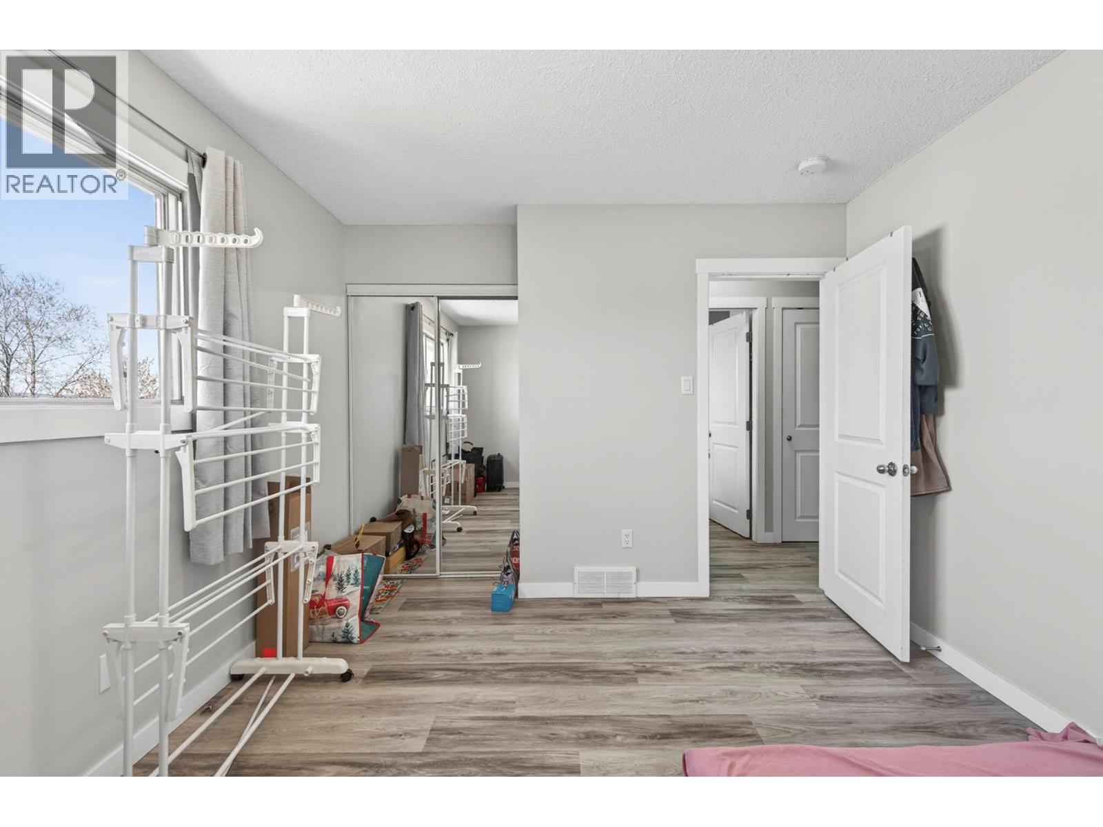 1676 SELWYN ROAD - 15