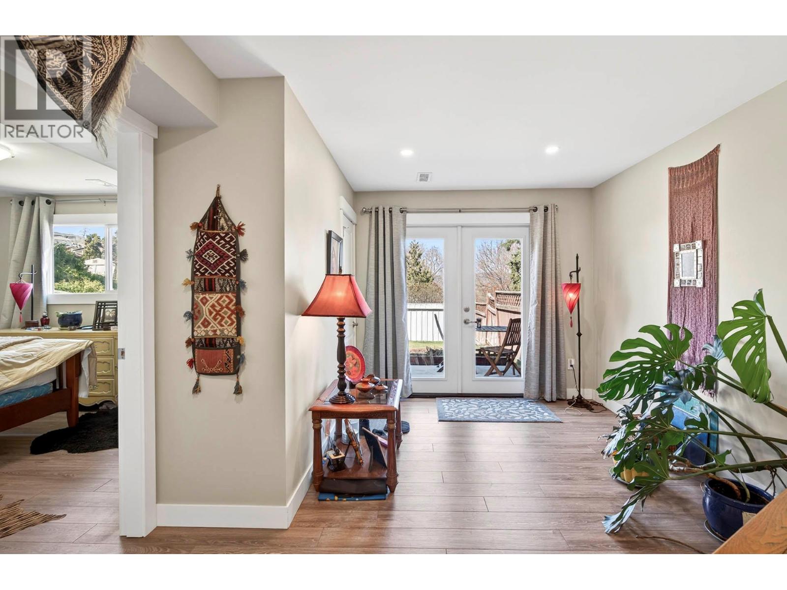 1676 SELWYN ROAD - 16