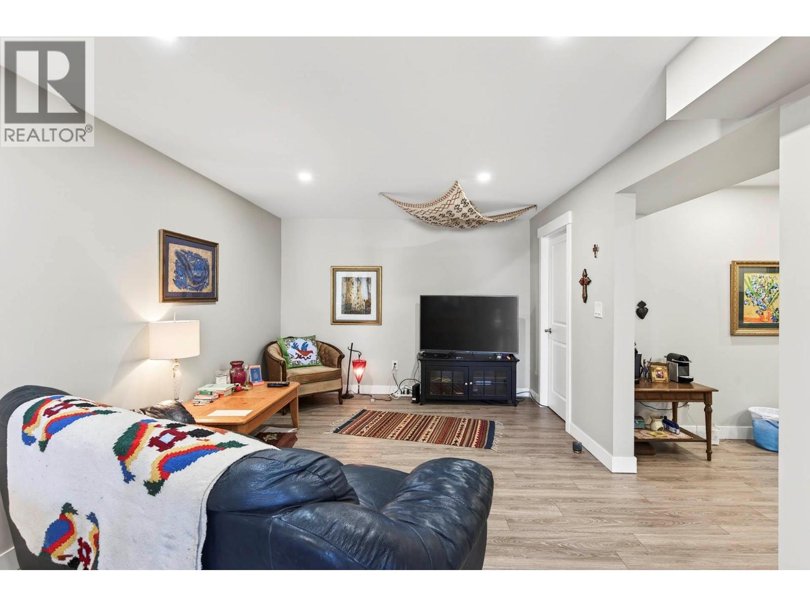 1676 SELWYN ROAD - 17