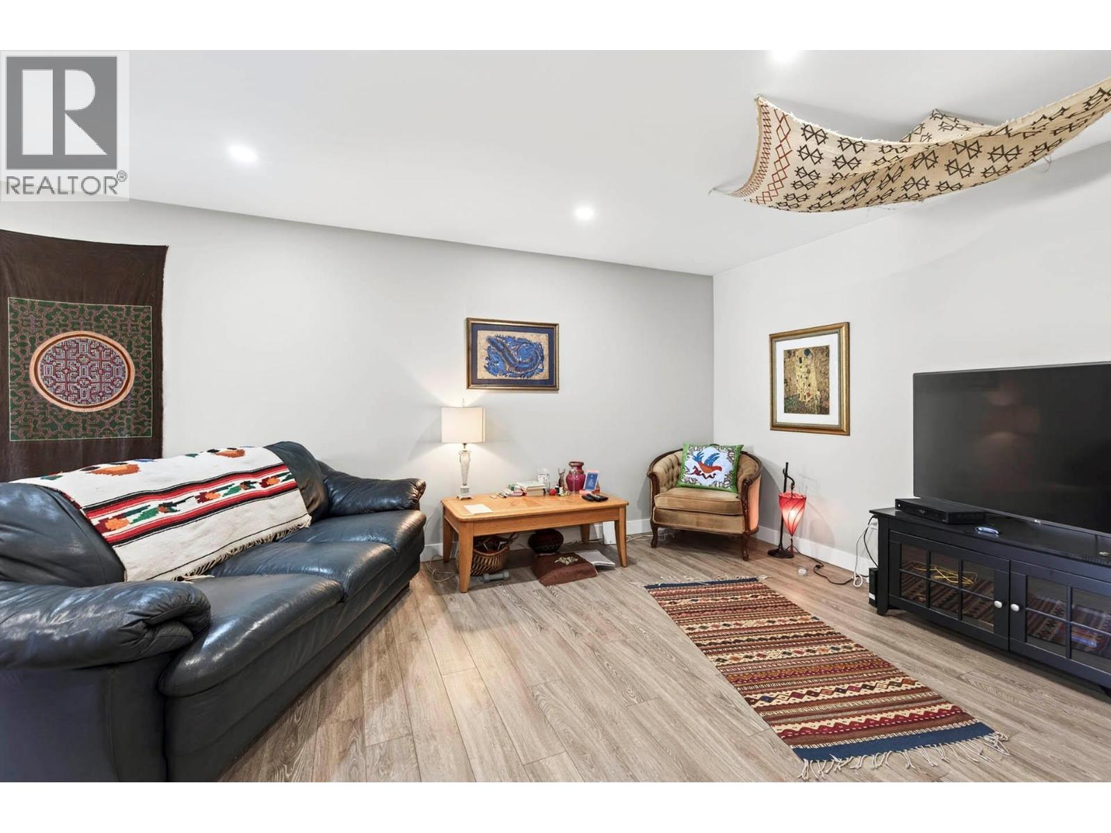 1676 SELWYN ROAD - 18