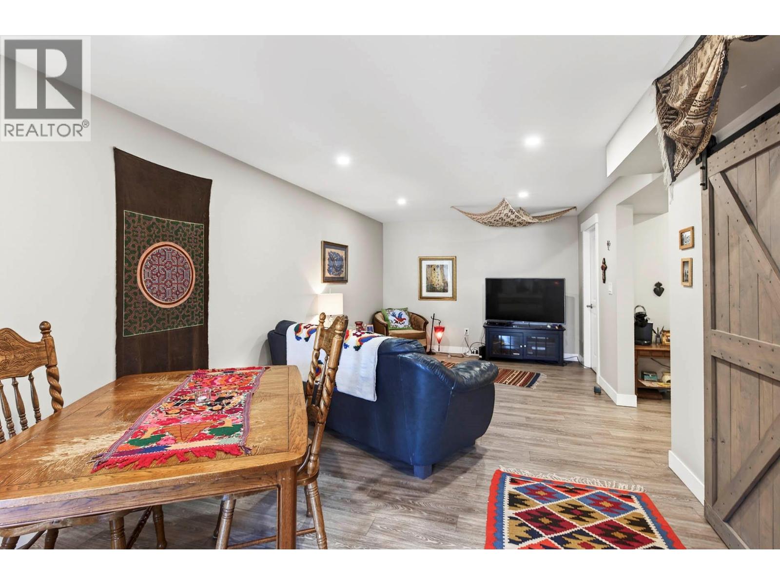 1676 SELWYN ROAD - 20