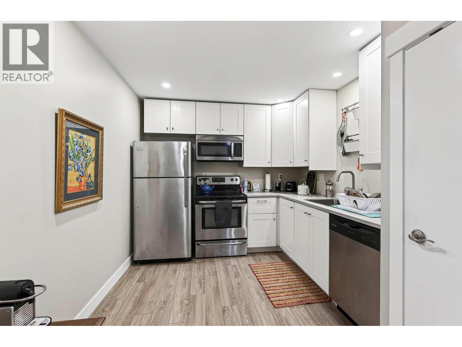 1676 SELWYN ROAD - 24