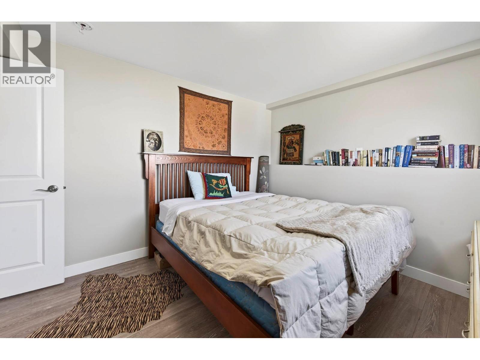 1676 SELWYN ROAD - 26