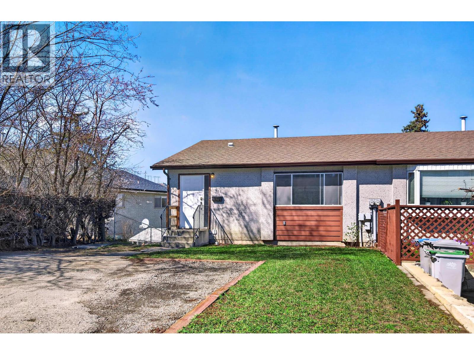 1676 SELWYN ROAD - 32