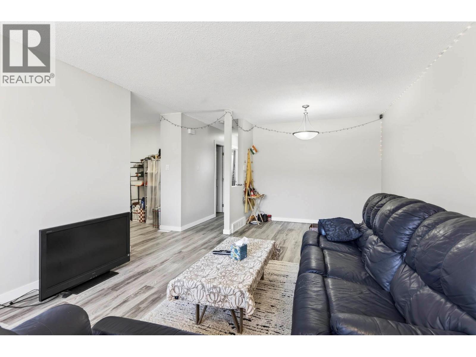 1676 SELWYN ROAD - 5