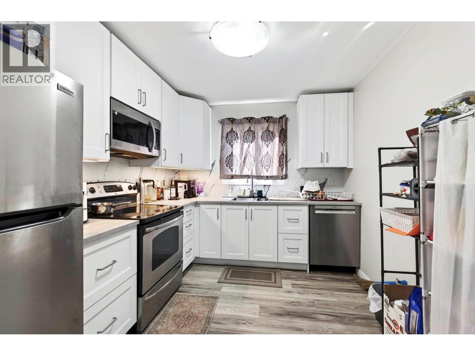 1676 SELWYN ROAD - 7