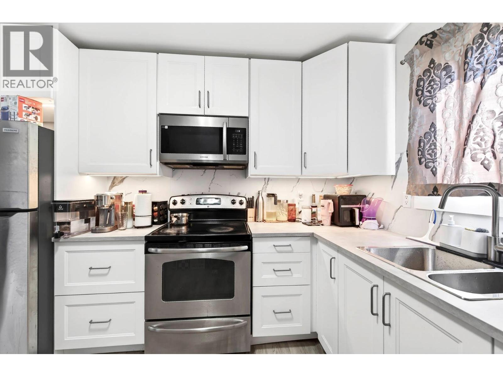 1676 SELWYN ROAD - 8