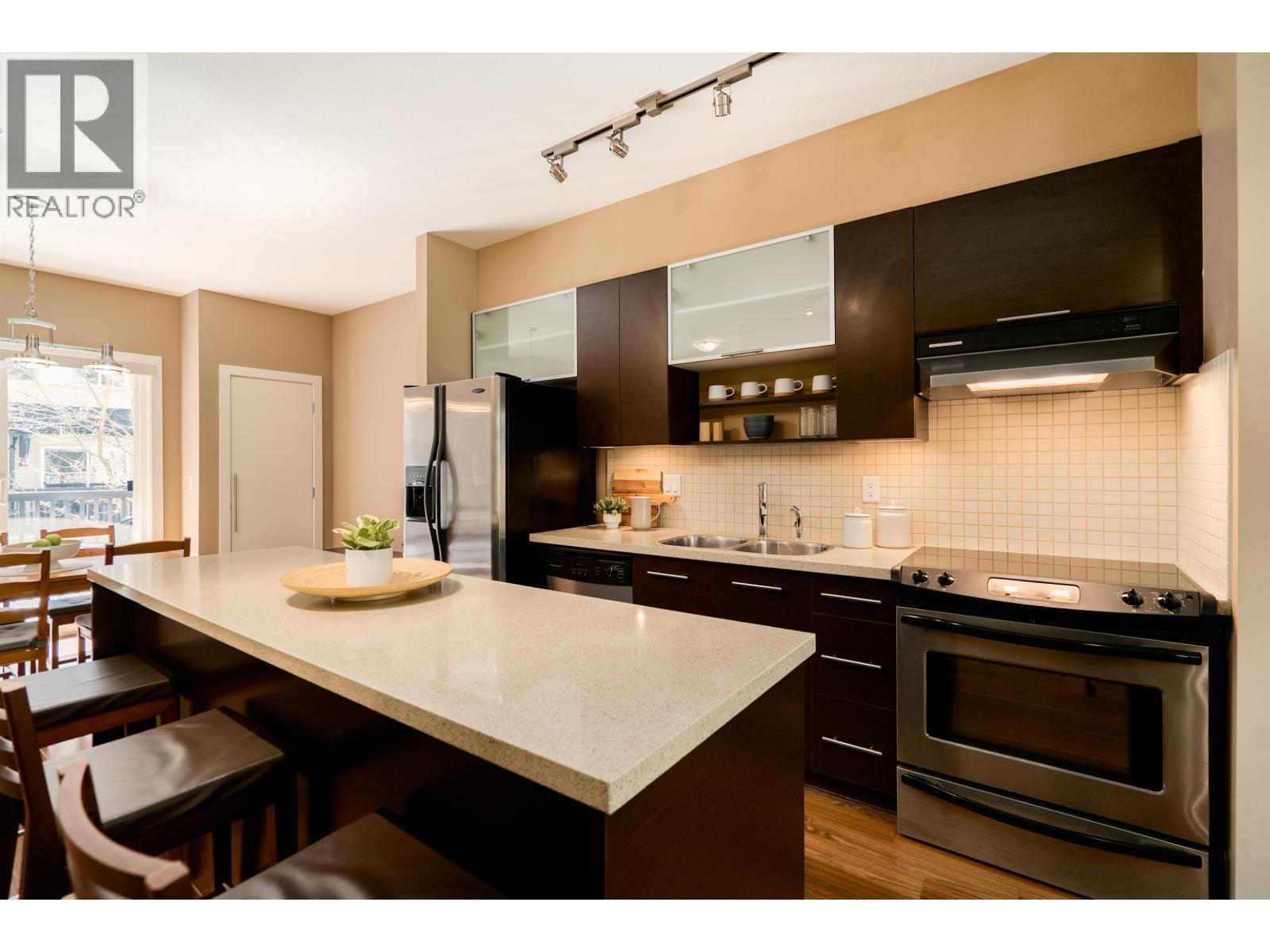 32 550 BROWNING PLACE, North Vancouver