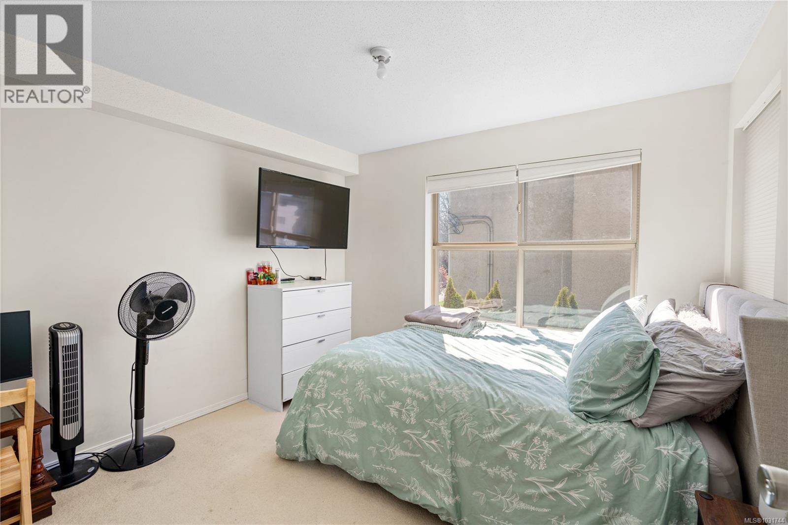 #312 2560 WARK ST - 12