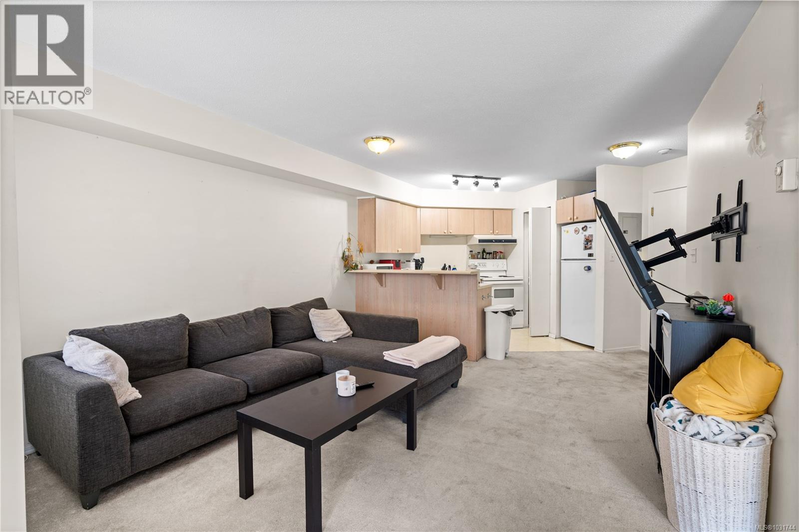 #312 2560 WARK ST - 7