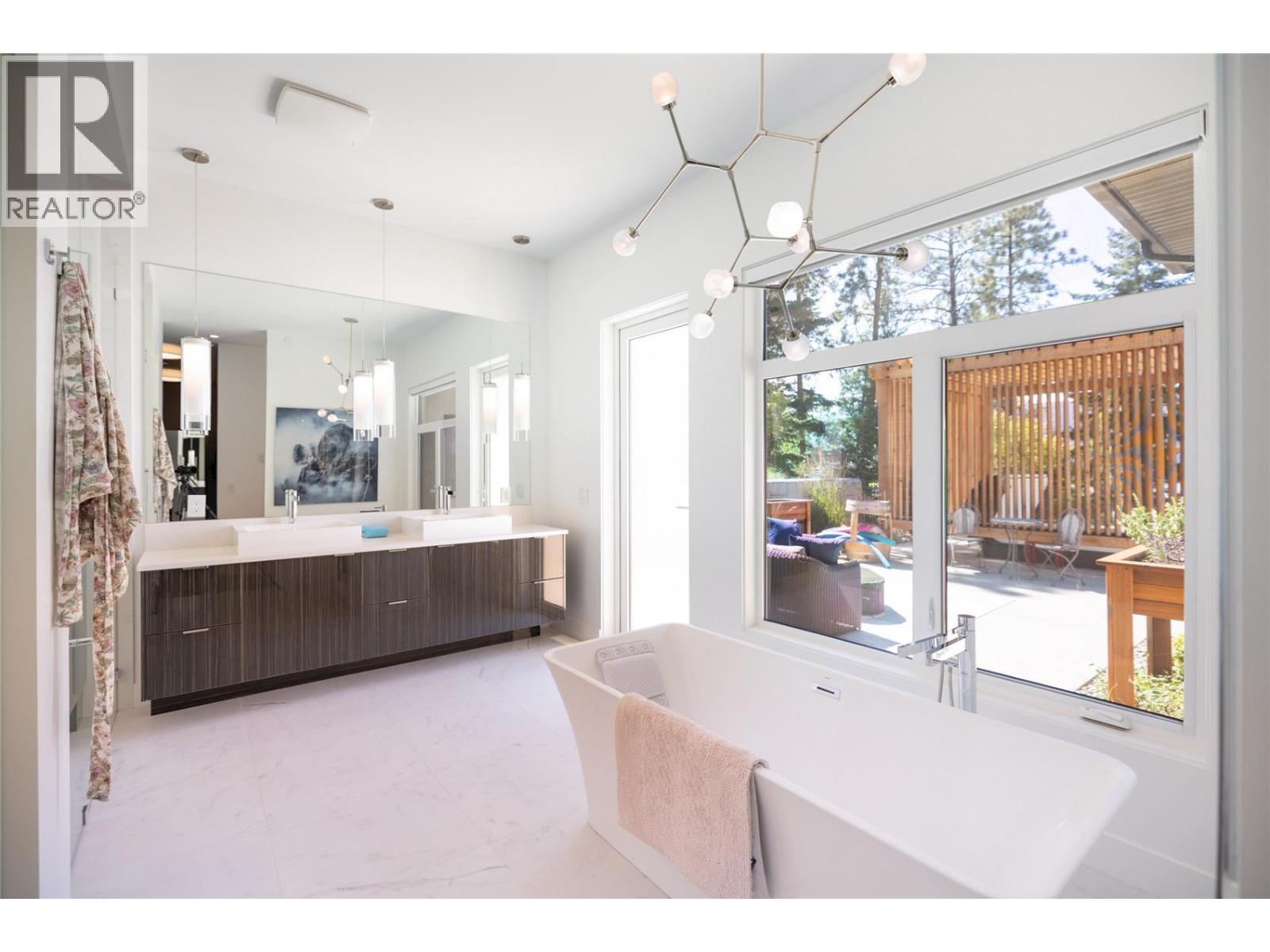 16266 Commonage Road, Lake Country