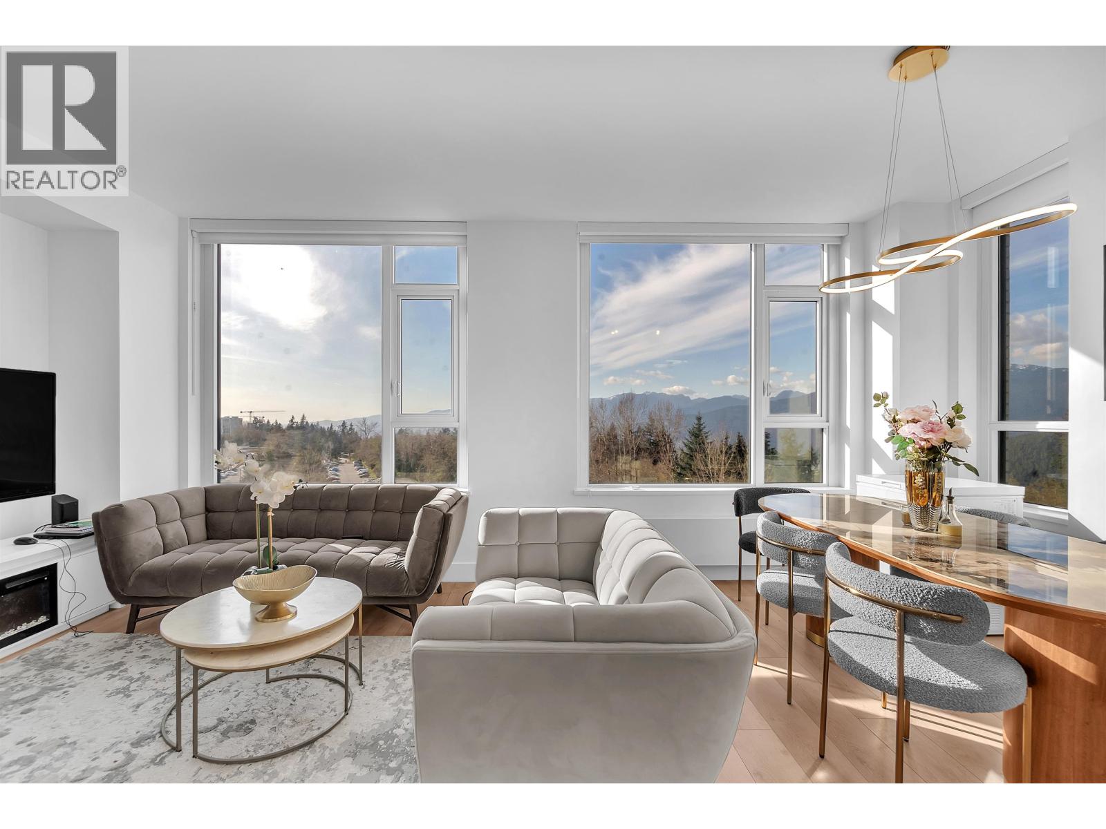 604 8750 UNIVERSITY CRESCENT