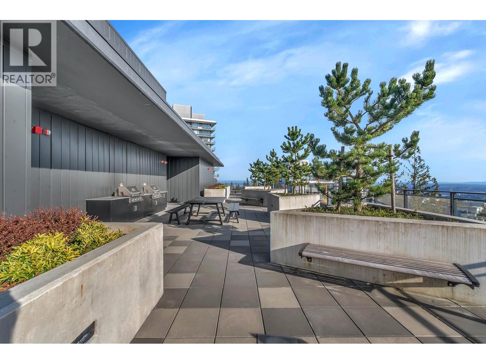 604 8750 UNIVERSITY CRESCENT, Burnaby