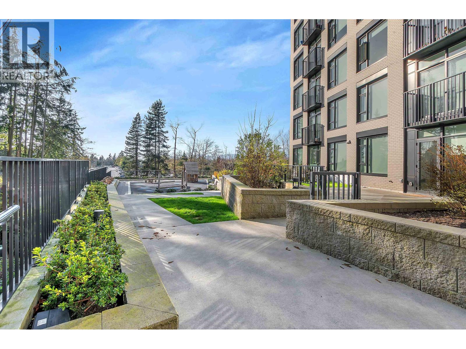 604 8750 UNIVERSITY CRESCENT, Burnaby