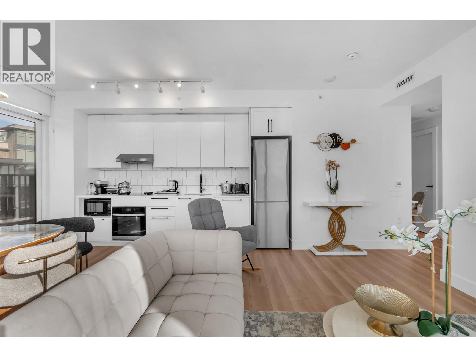 604 8750 UNIVERSITY CRESCENT, Burnaby