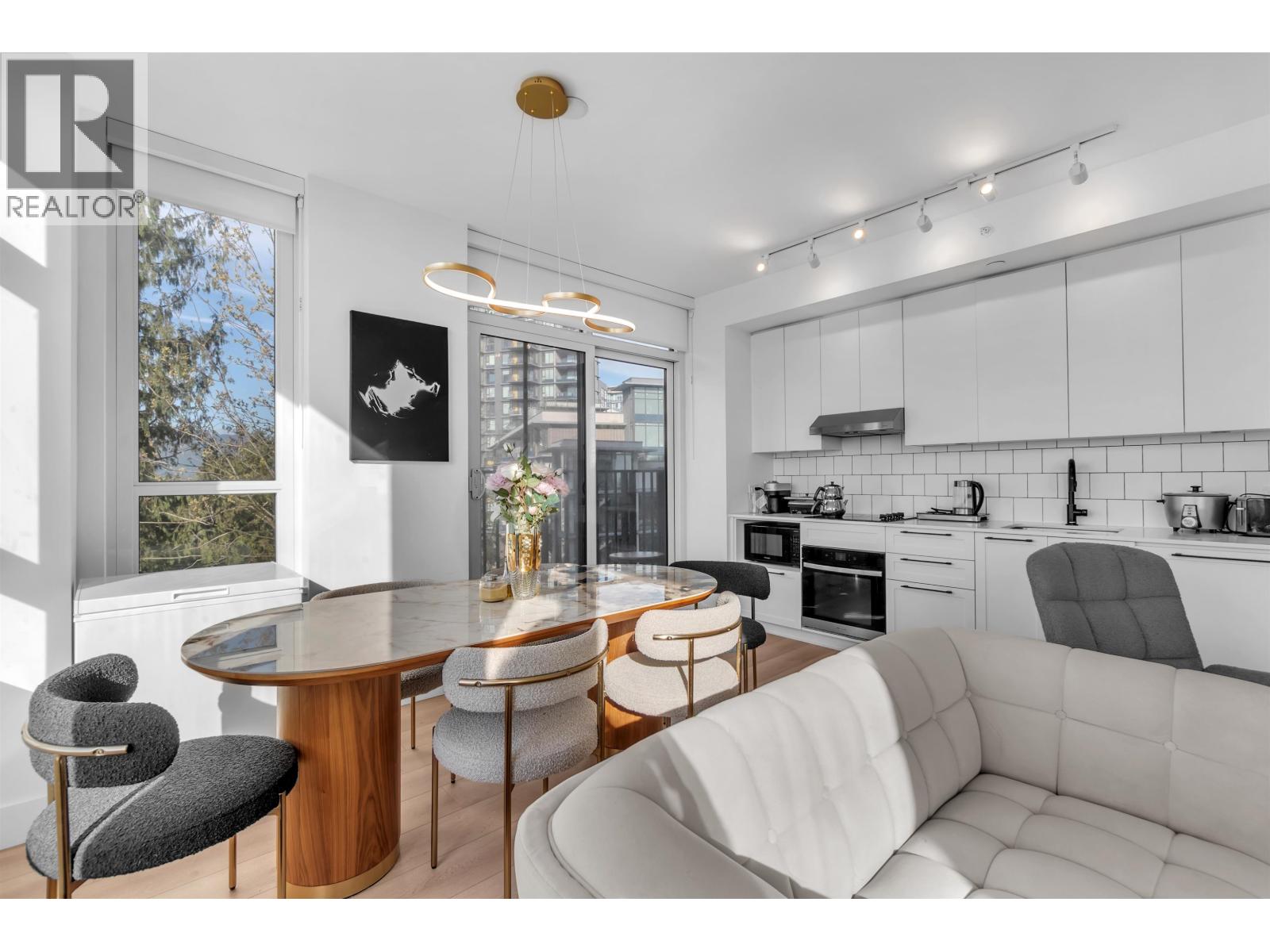 604 8750 UNIVERSITY CRESCENT, Burnaby