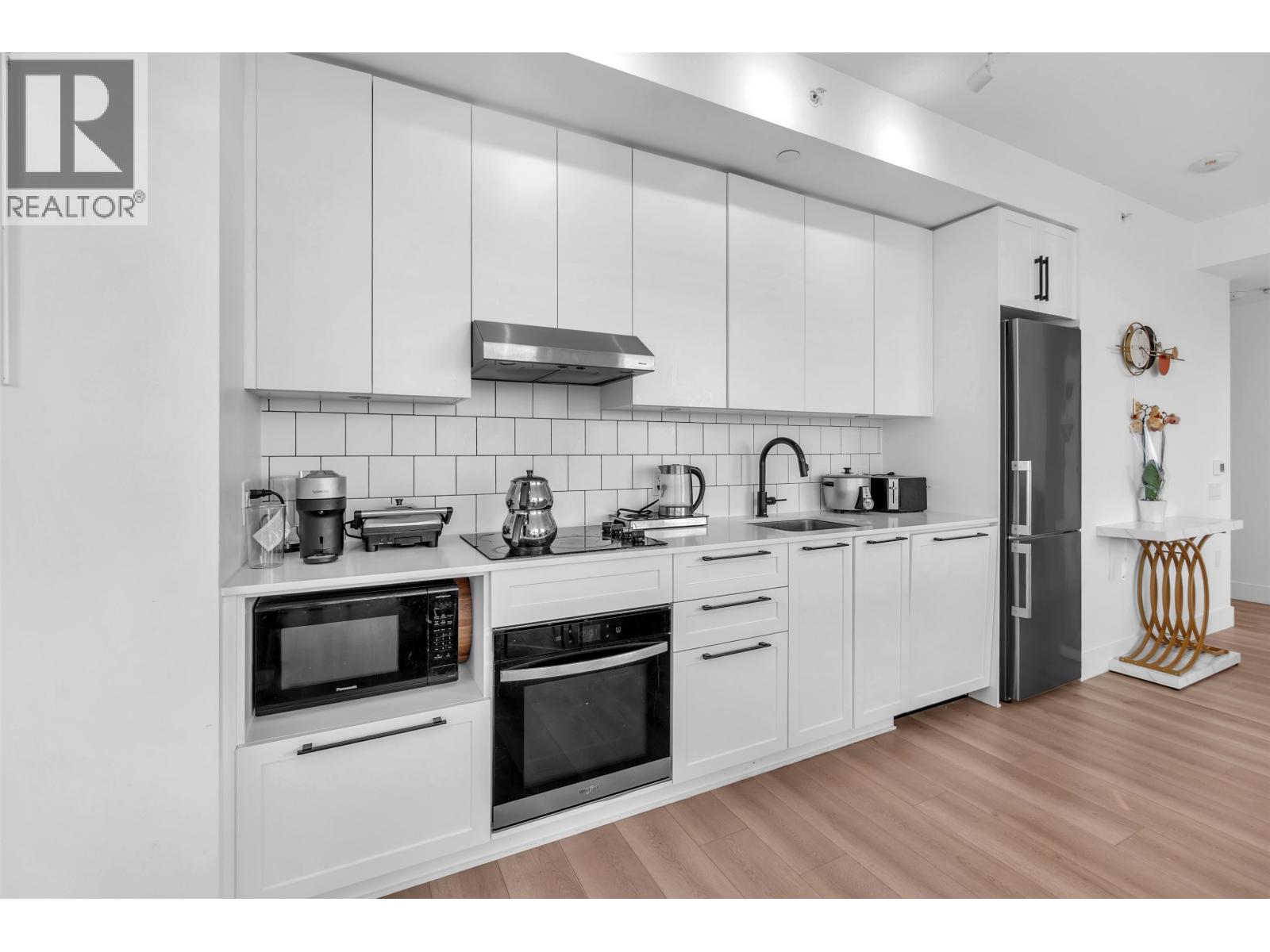 604 8750 UNIVERSITY CRESCENT, Burnaby