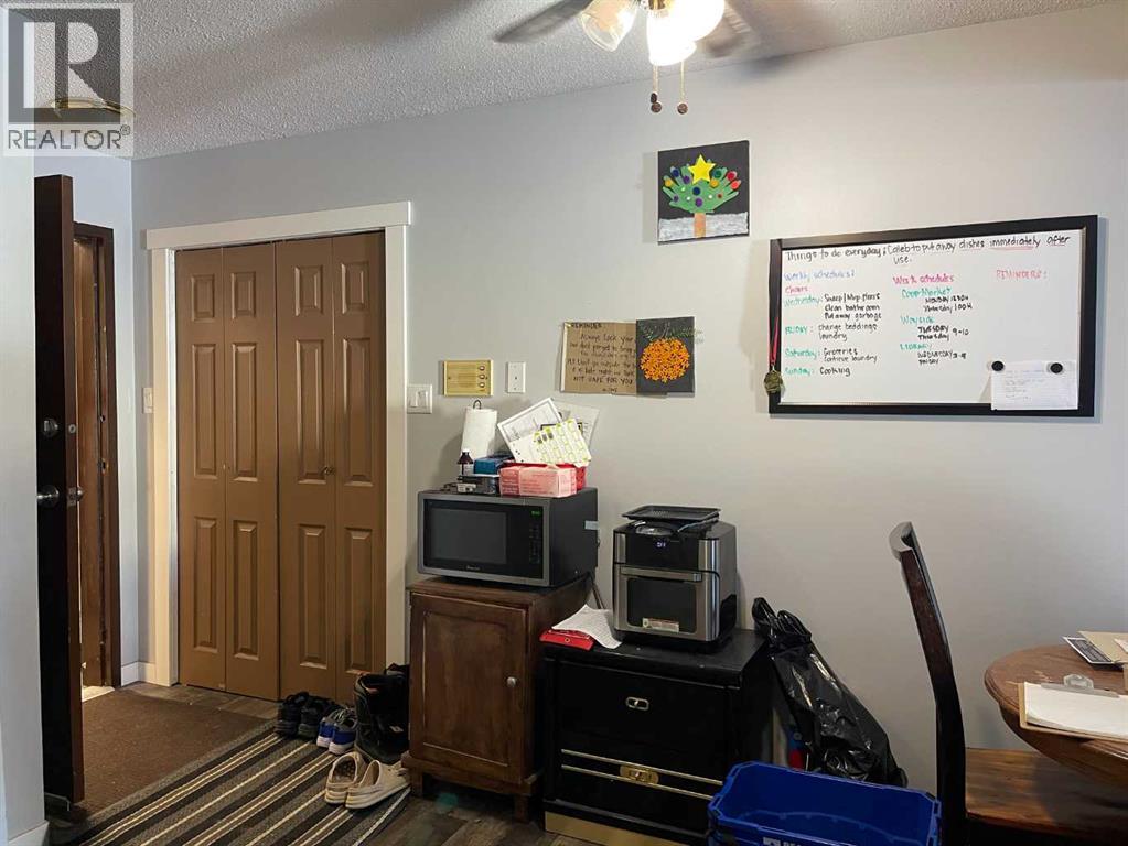 #1-8 3105 51 AVENUE - 15