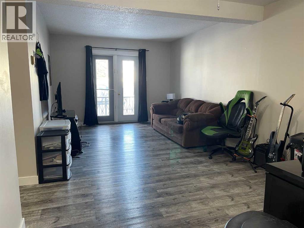 #1-8 3105 51 AVENUE - Image 2