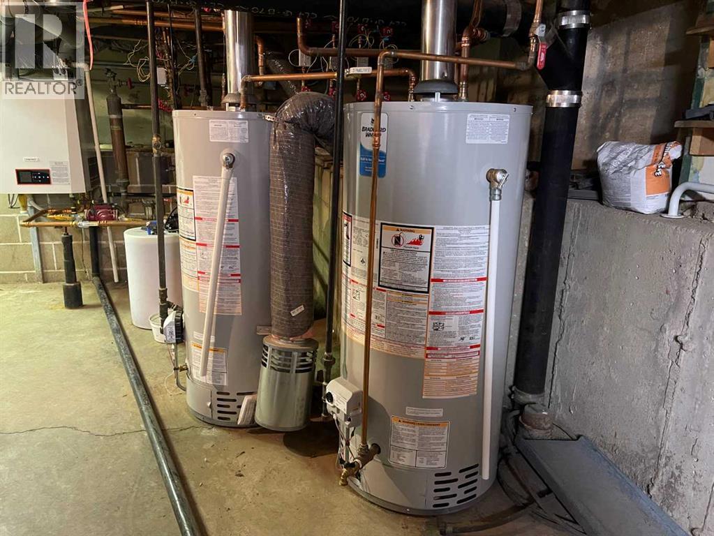 #1-8 3105 51 AVENUE - 40