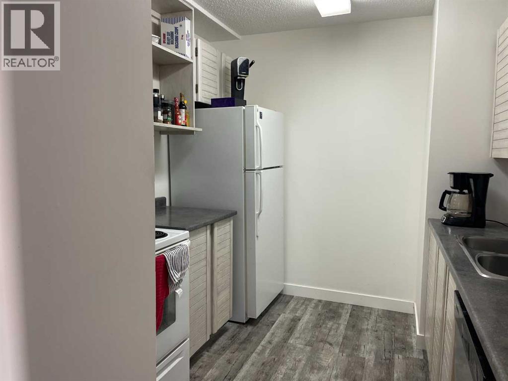 #1-8 3105 51 AVENUE - 4