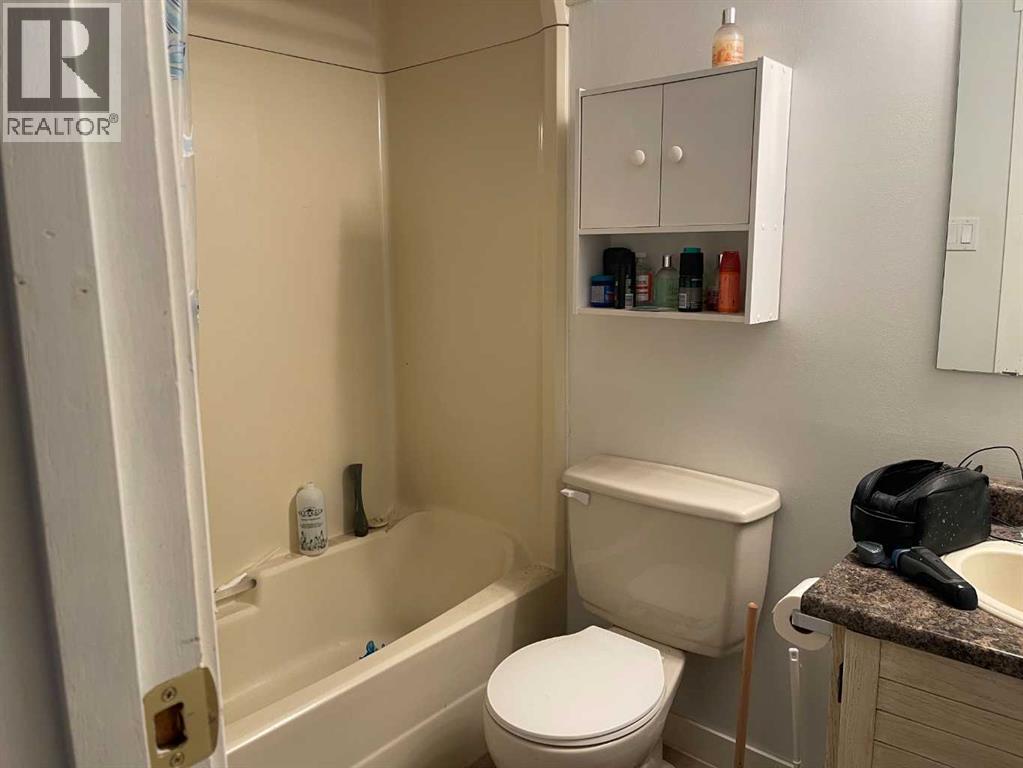 #1-8 3105 51 AVENUE - 19