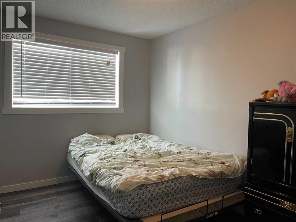 #1-8 3105 51 AVENUE - 17