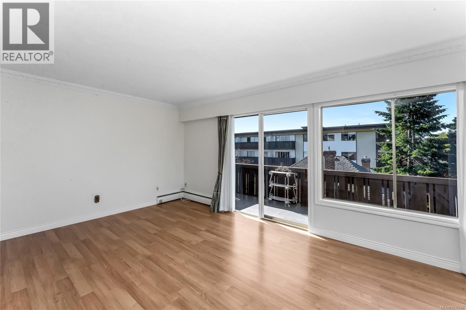 #409 909 PENDERGAST ST - 26