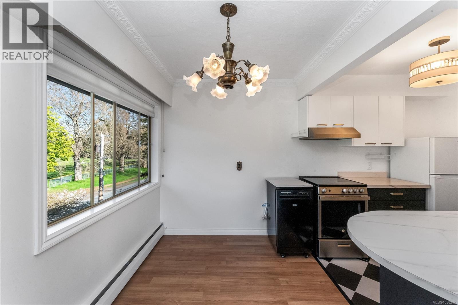 #409 909 PENDERGAST ST - 8