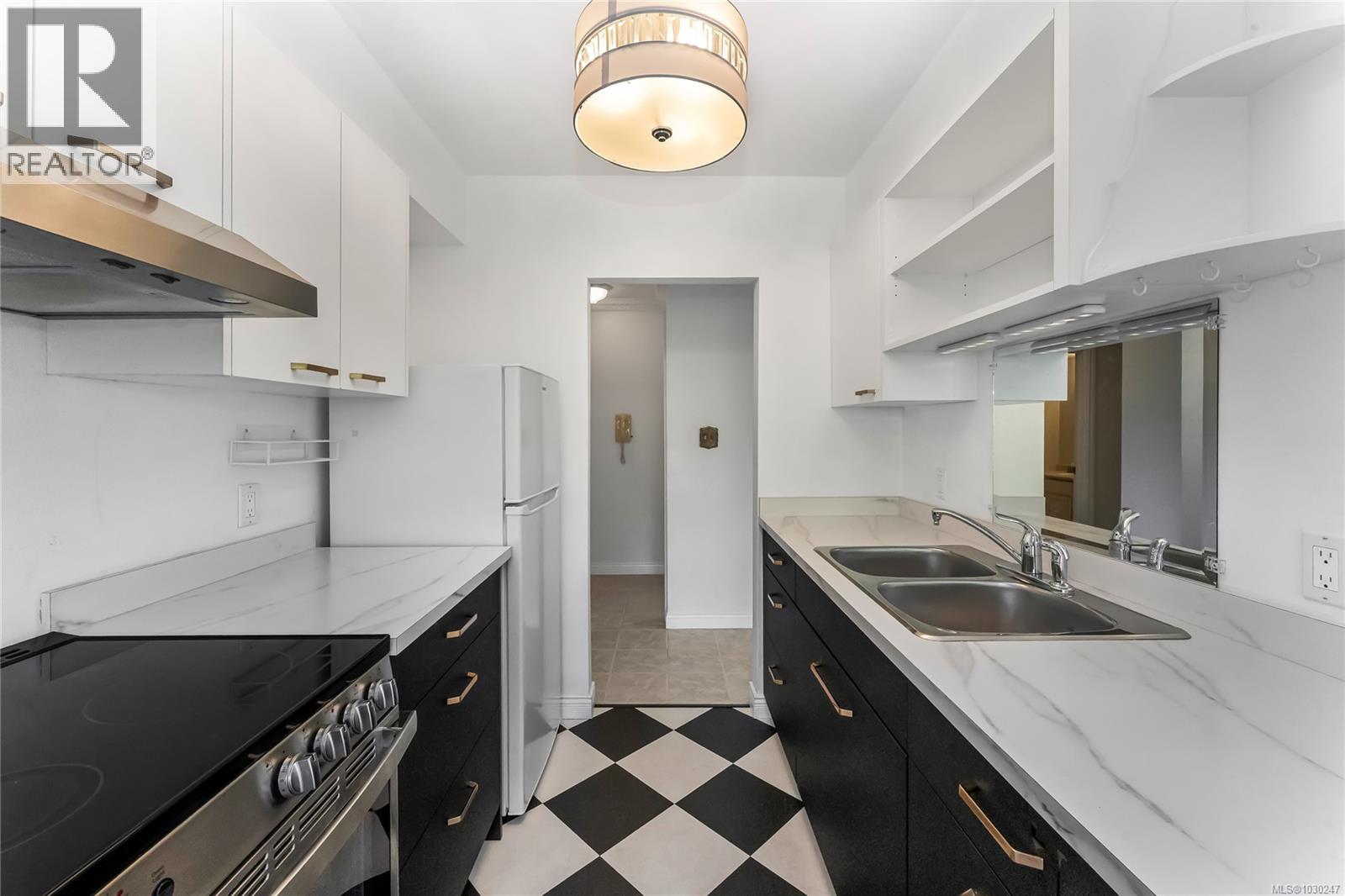 #409 909 PENDERGAST ST - 7