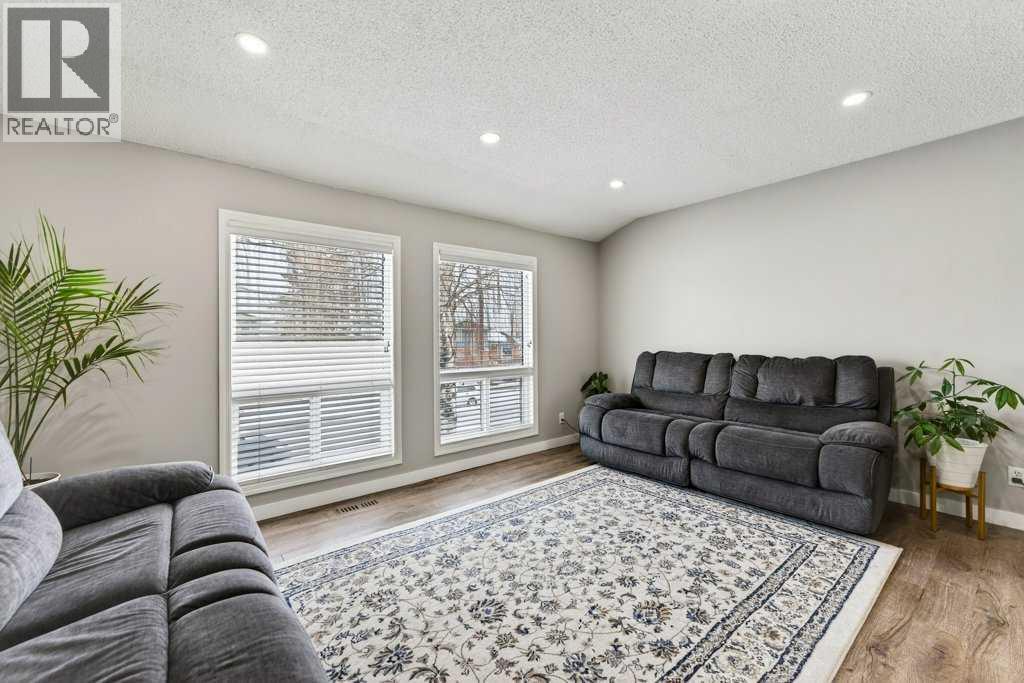 Single Family House Bi-level for Sale in  Templehill Drive NE Temple Calgary 