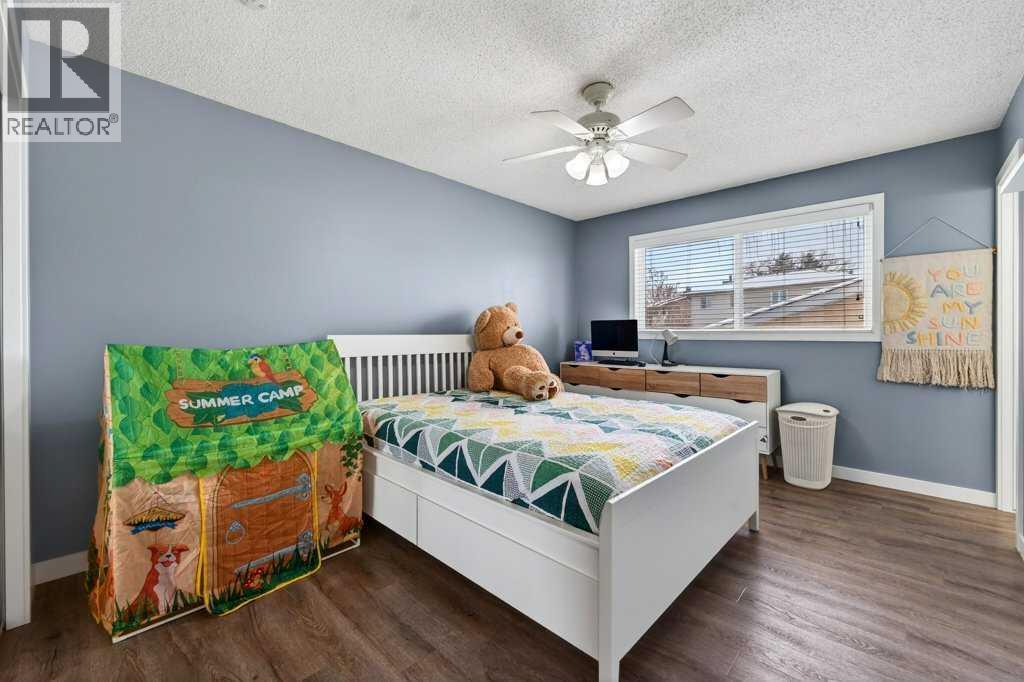 Single Family House Bi-level for Sale in  Templehill Drive NE Temple Calgary 