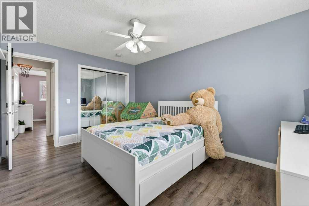 Single Family House Bi-level for Sale in  Templehill Drive NE Temple Calgary 