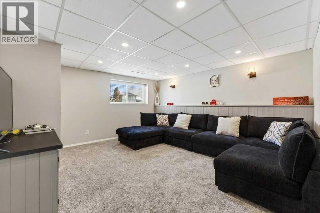 Single Family House Bi-level for Sale in  Templehill Drive NE Temple Calgary 