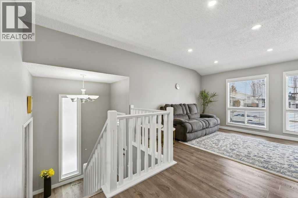 Single Family House Bi-level for Sale in  Templehill Drive NE Temple Calgary 