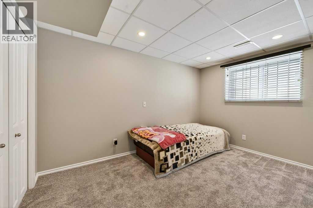 Single Family House Bi-level for Sale in  Templehill Drive NE Temple Calgary 