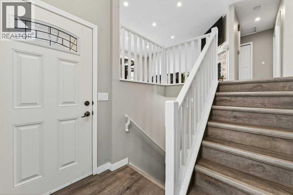 Single Family House Bi-level for Sale in  Templehill Drive NE Temple Calgary 