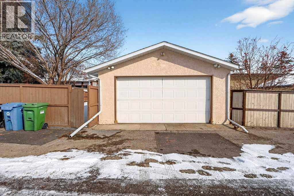 Single Family House Bi-level for Sale in  Templehill Drive NE Temple Calgary 