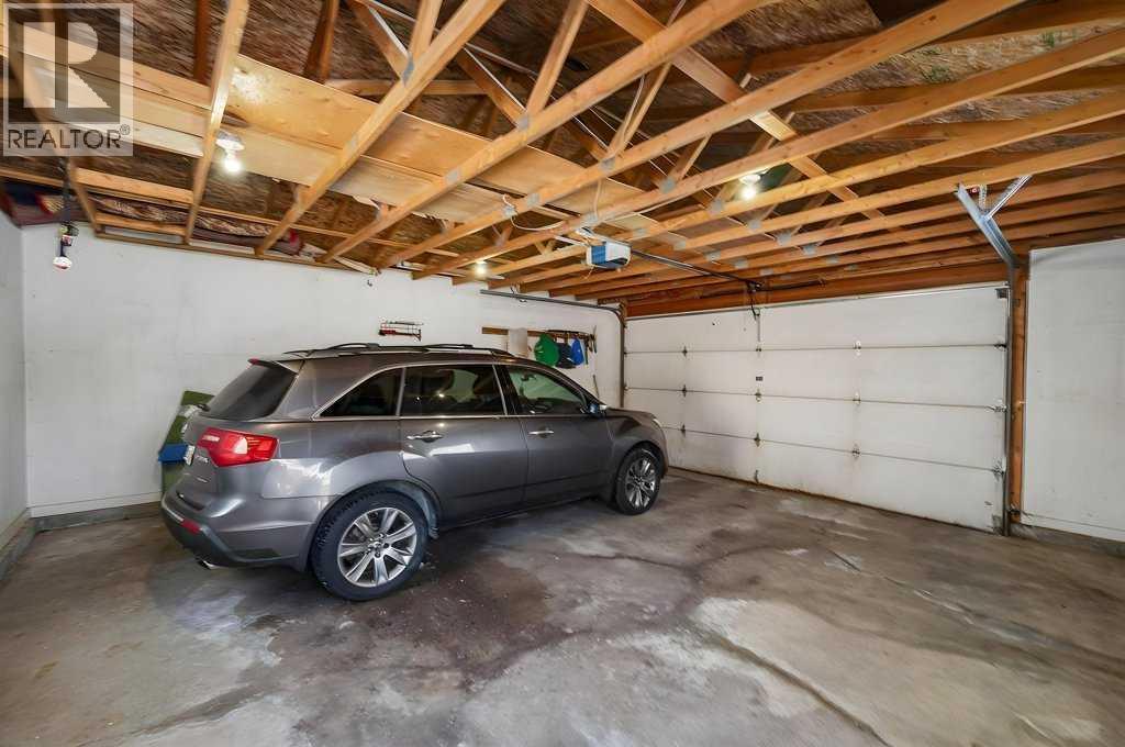 Single Family House Bi-level for Sale in  Templehill Drive NE Temple Calgary 