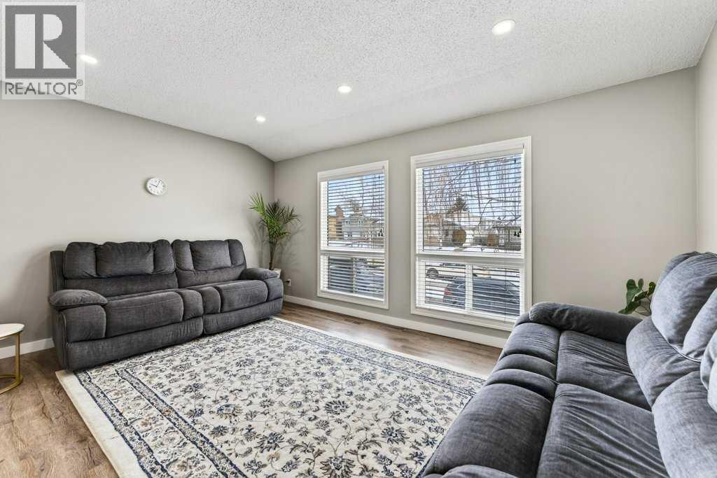 Single Family House Bi-level for Sale in  Templehill Drive NE Temple Calgary 