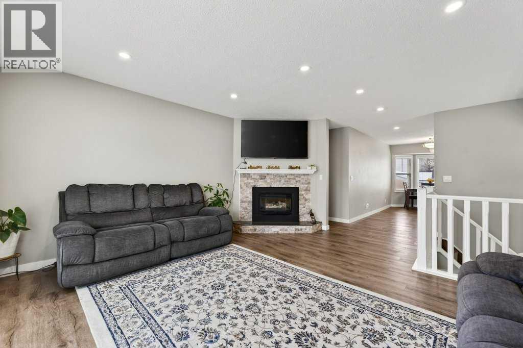 Single Family House Bi-level for Sale in  Templehill Drive NE Temple Calgary 