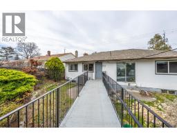 Foyer - 1348 Government Street, Penticton, BC V2A4V8 Photo 9