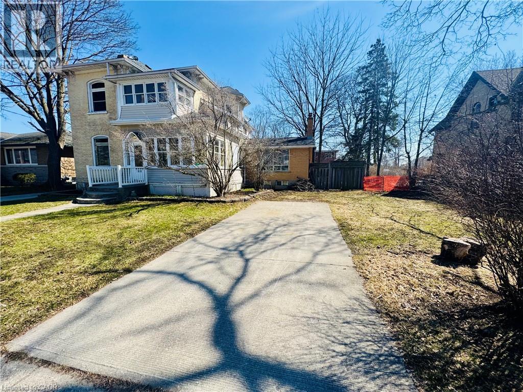 127 LAUREL Street Unit# B