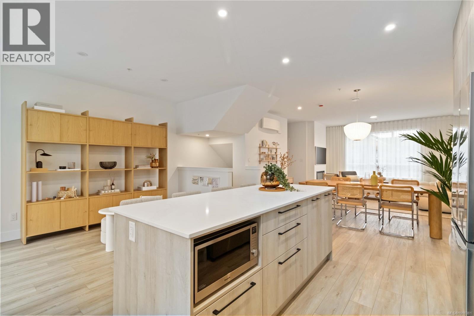 #108 368 TRADEWINDS AVE - Image 3