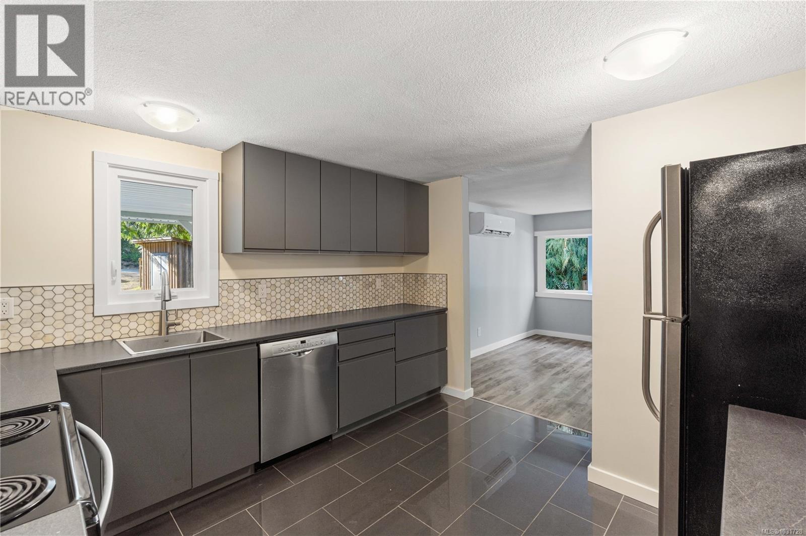 1007 Fabrick Dr - 11