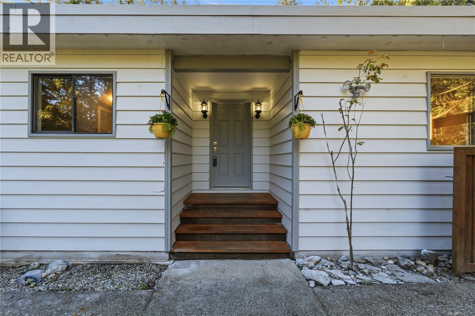 1007 Fabrick Dr - 2