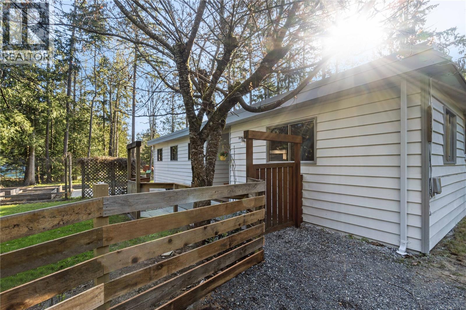 1007 Fabrick Dr - 4