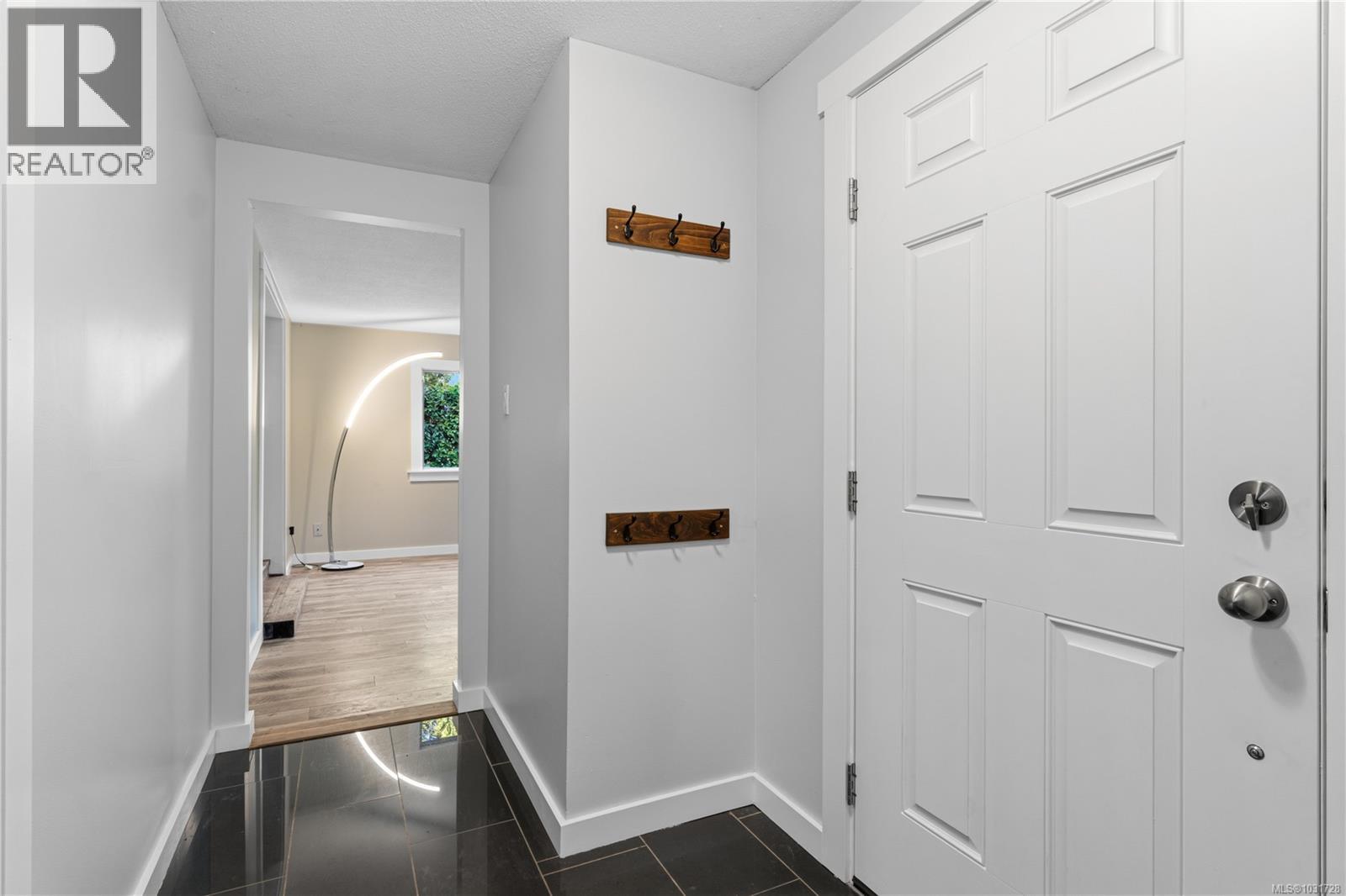 1007 Fabrick Dr - 5